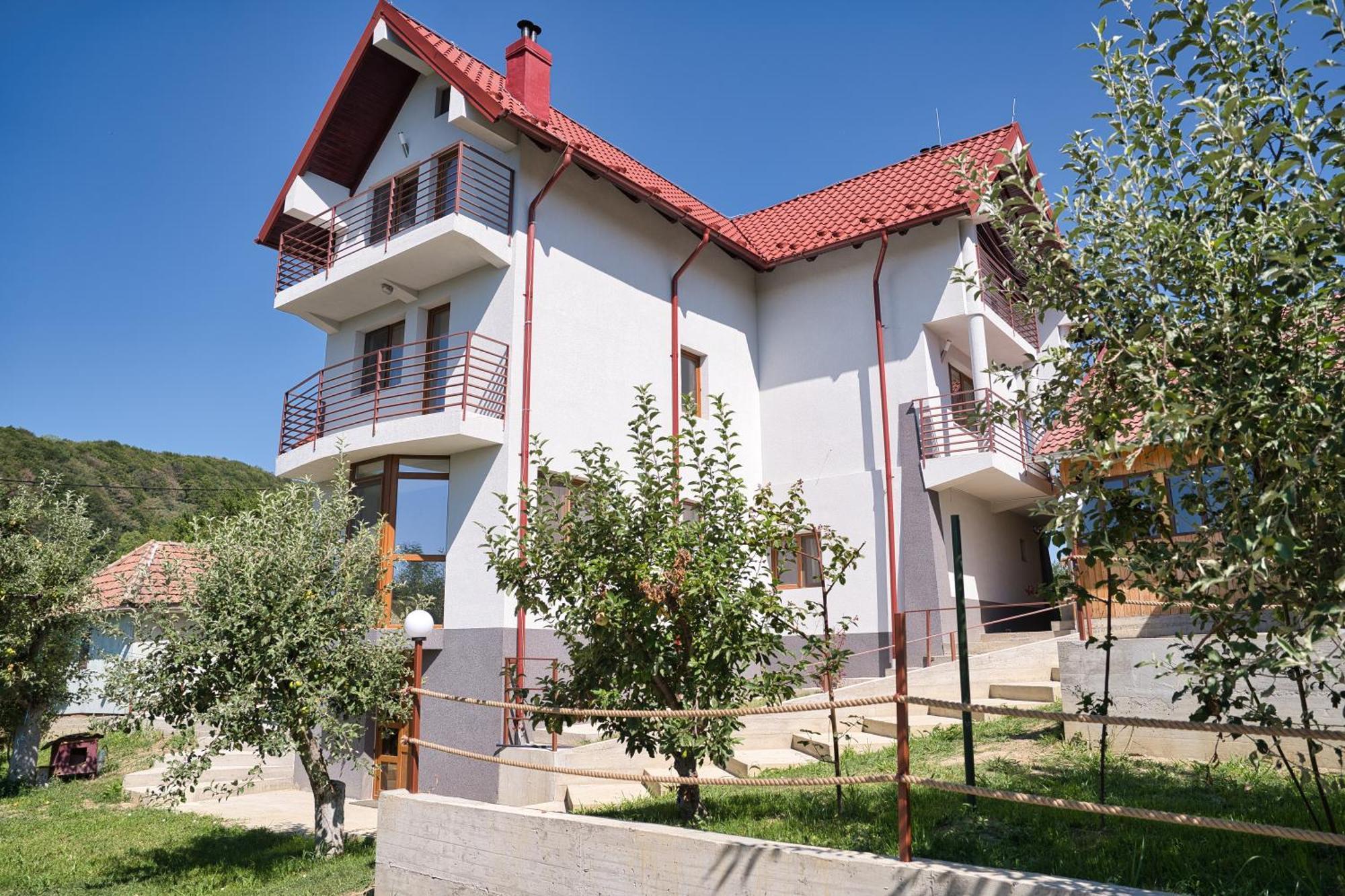 Perla Argesului, Ciubar, Piscina, Lift, Gratar, Cabana, Pensiuni, Hotel Cazare Transfagarasan Curtea De Arges Albestii de Arges Exteriör bild