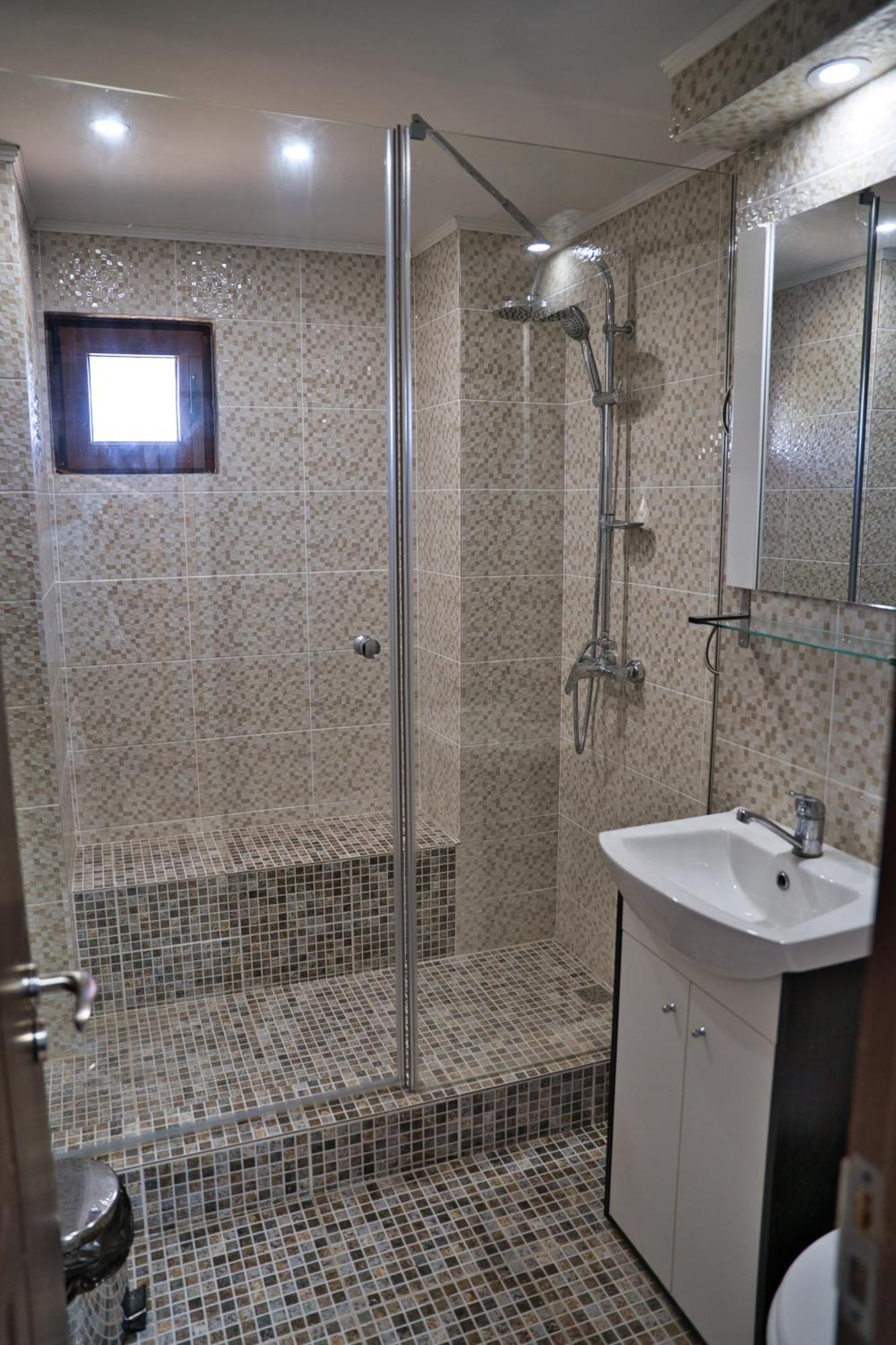 Perla Argesului, Ciubar, Piscina, Lift, Gratar, Cabana, Pensiuni, Hotel Cazare Transfagarasan Curtea De Arges Albestii de Arges Rum bild
